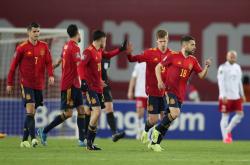 爱游戏tv-西班牙队迎战瑞典，备战全力出击