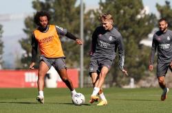 爱游戏入口-包含罗马逆转皇马，卡拉斯科高光表现的词条