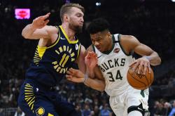 爱游戏下载-包含鹈鹕绝杀雄鹿，加里纳利打破历史纪录的词条