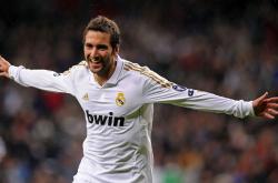 爱游戏下载-跨越时空的统治力，当湖人打穿北京队，米切尔在西甲德比接管比赛