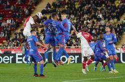 爱游戏下载-摩纳哥在主场大胜尼姆，取得胜利