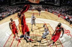 爱游戏官网-克罗地亚封锁巴萨，迪亚斯如何带队打破战术枷锁