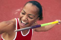 爱游戏网页版-赛道上的绝对主宰，维斯塔潘状态火热，阿斯顿马丁完胜迈凯伦