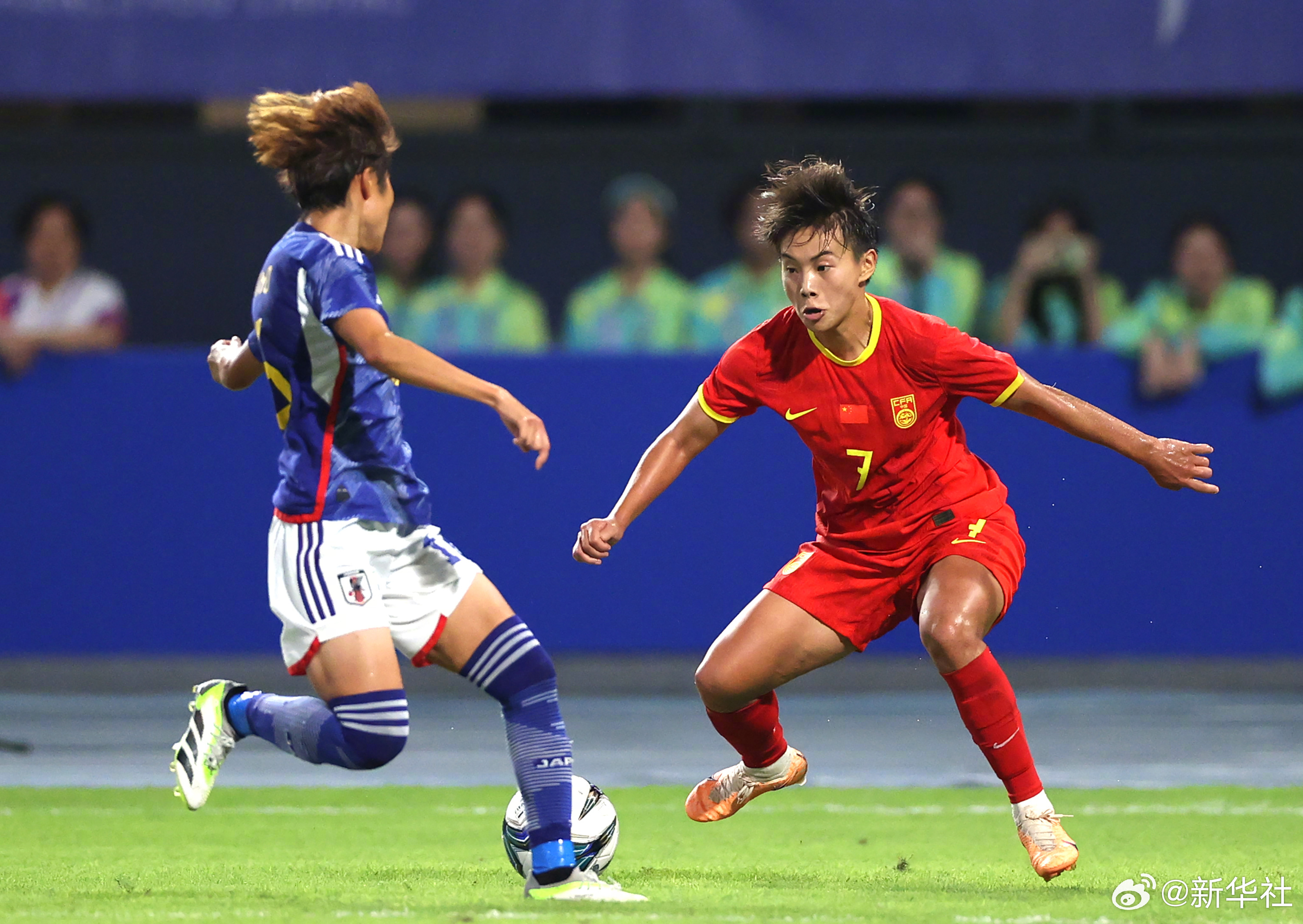 女足比赛中,中国队展现出色表现 女足比赛中,中国队展现出色表现