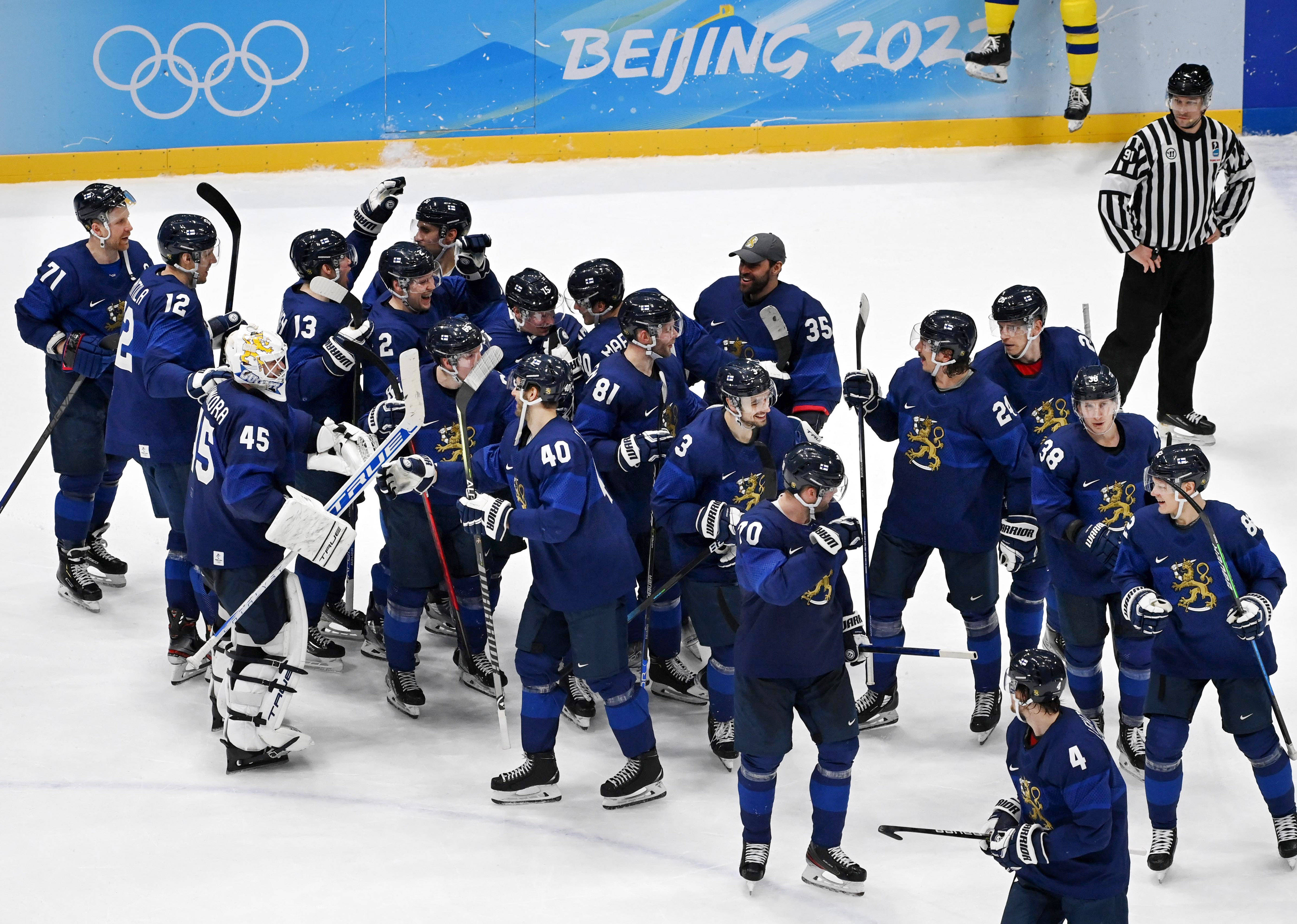 芬兰代表团在冰球比赛上实现逆袭,夺得金牌的简单介绍 芬兰代表团在冰球比赛上实现逆袭,夺得金牌的简单介绍