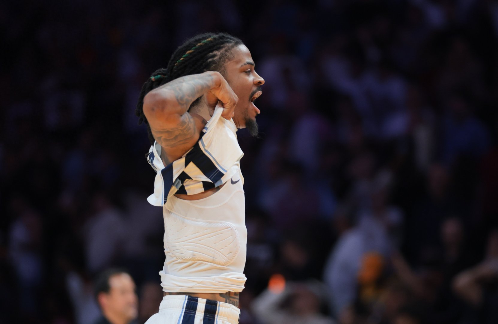 灰熊客场失利,西部季后赛形势堪忧 灰熊客场失利,西部季后赛形势堪忧