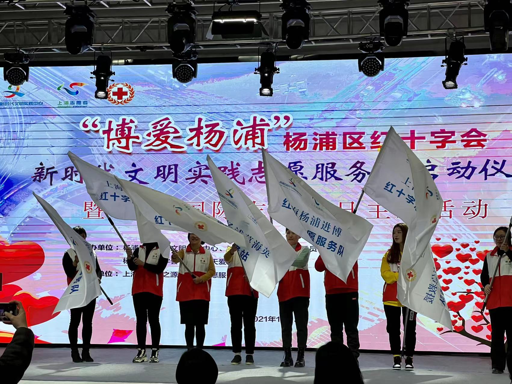 关于慈善足球赛为慈善事业筹款，爱心满满的信息