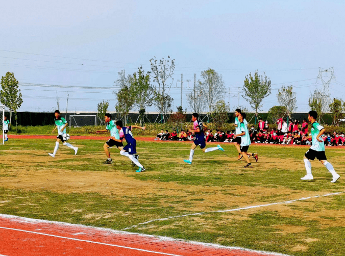 关于慈善足球赛为慈善事业筹款，爱心满满的信息