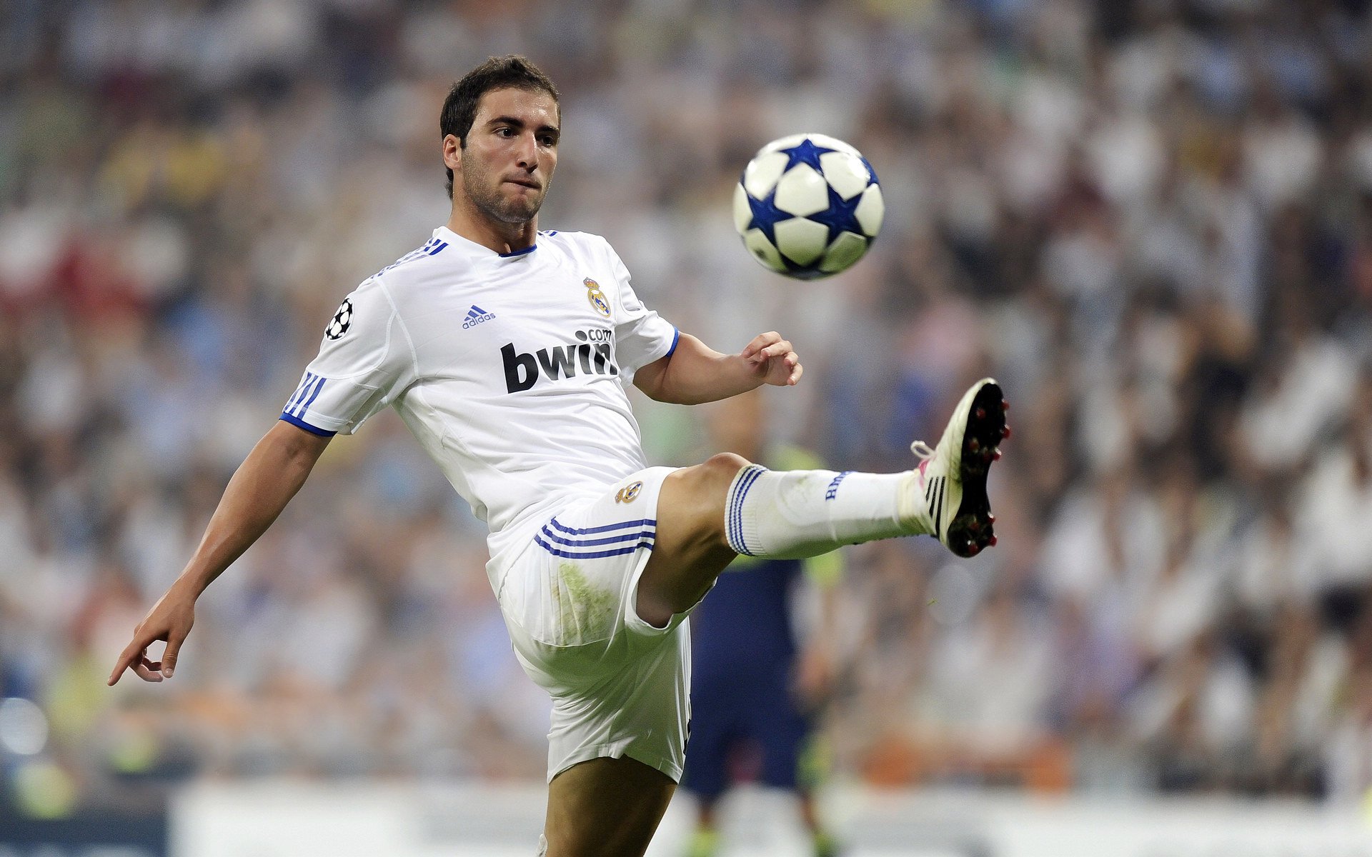 跨界狂想，劳塔罗NBA接管比赛，莱比锡红牛踏平希腊