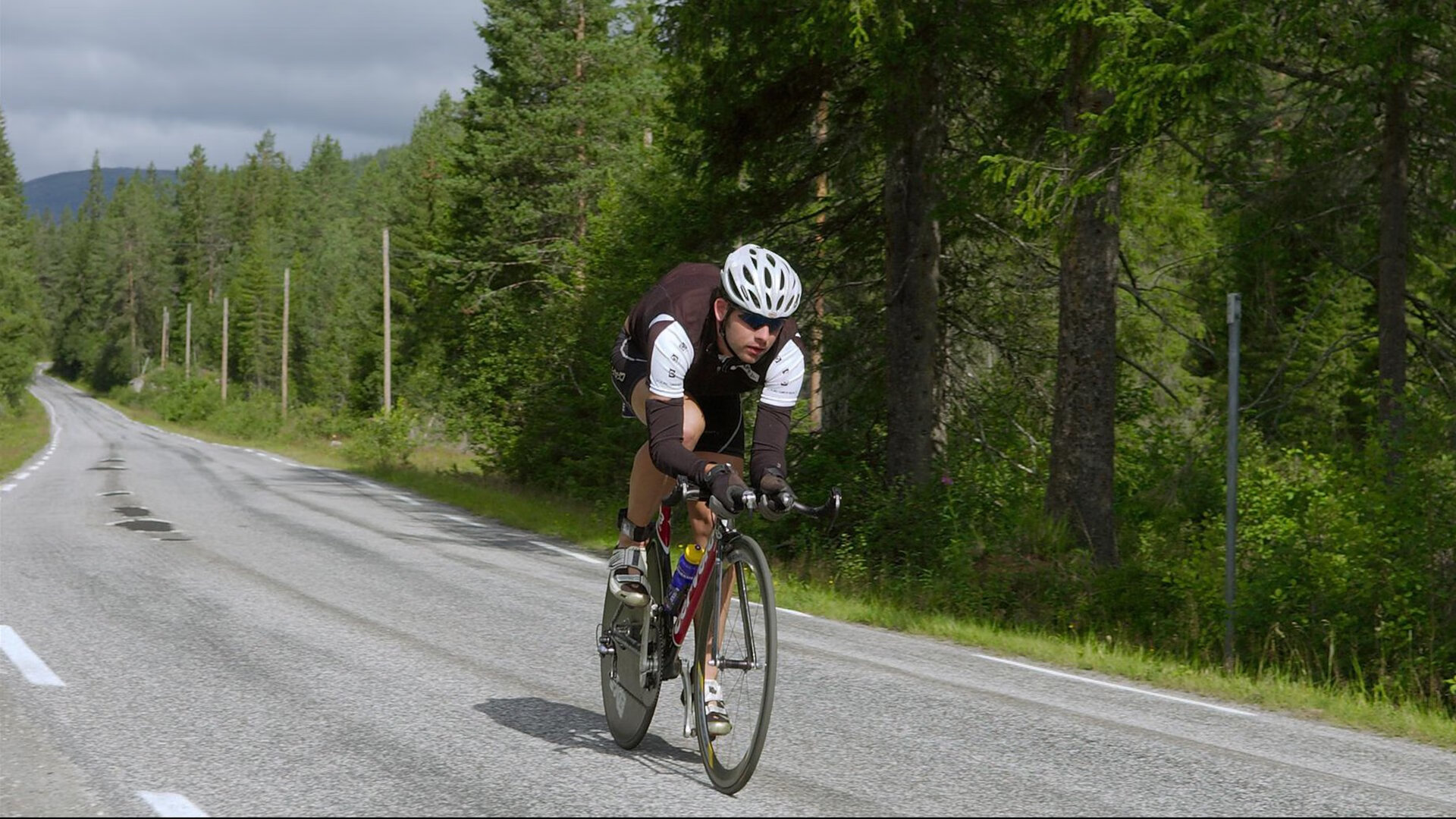 中场魔术师与战术铁幕，莫德里奇爆发背后的足球哲学，与韩国全面压制乌克兰的战术启示